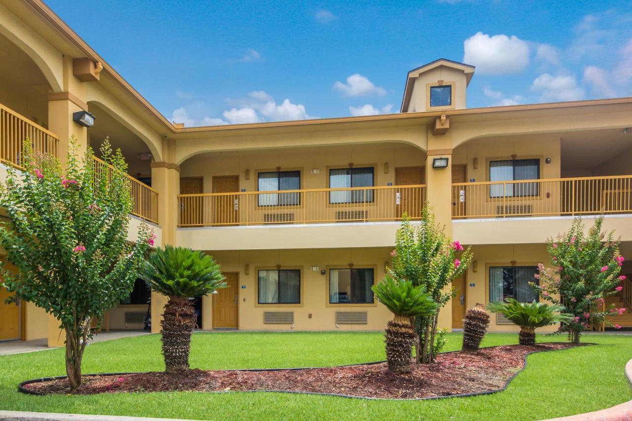 Americas Best Value Inn & Suites Tomball Exterior foto